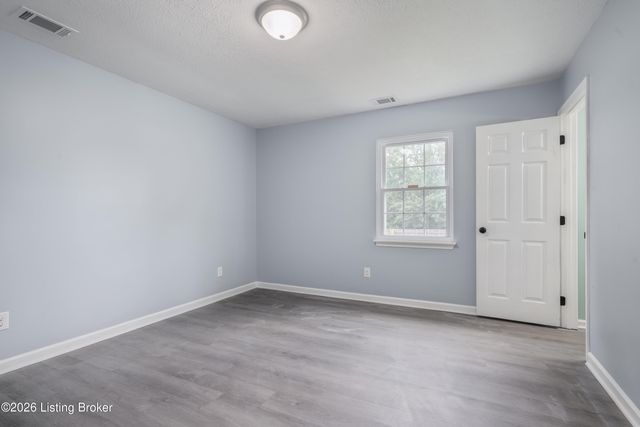12226 Somerset Dr, Louisville, KY 40229