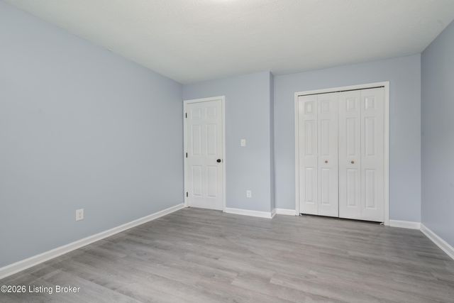 12226 Somerset Dr, Louisville, KY 40229