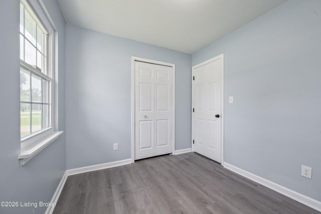 12226 Somerset Dr, Louisville, KY 40229