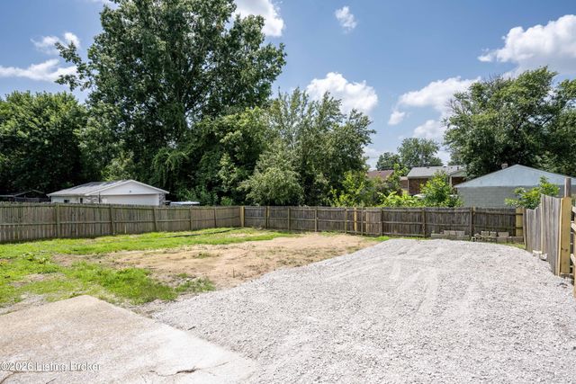 12226 Somerset Dr, Louisville, KY 40229
