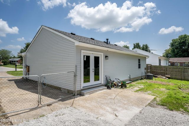 12226 Somerset Dr, Louisville, KY 40229
