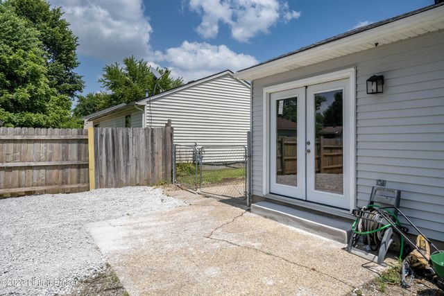 12226 Somerset Dr, Louisville, KY 40229