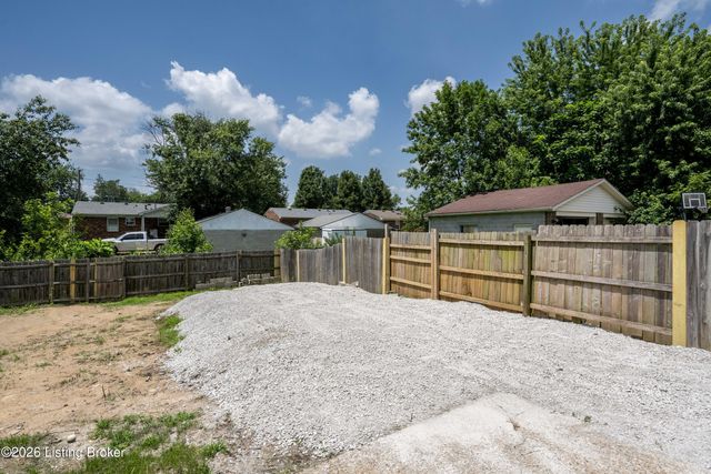 12226 Somerset Dr, Louisville, KY 40229