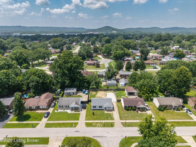 12226 Somerset Dr, Louisville, KY 40229