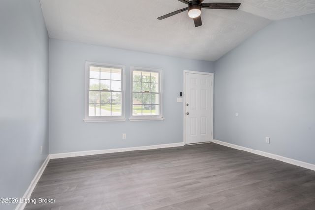 12226 Somerset Dr, Louisville, KY 40229