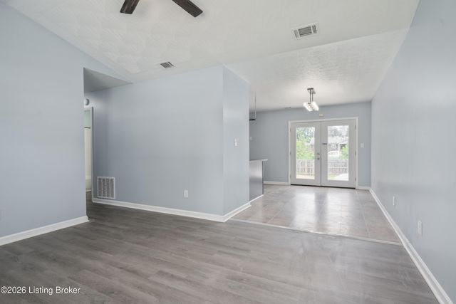 12226 Somerset Dr, Louisville, KY 40229