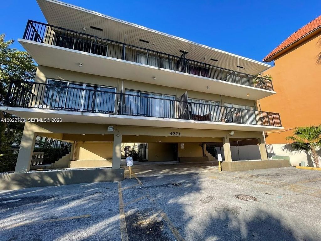 4271 NW 11th St 1, Miami, FL 33126