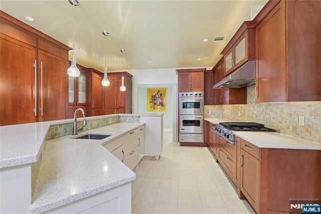 66 Hoover Drive, Cresskill, NJ 07626