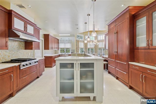 66 Hoover Drive, Cresskill, NJ 07626