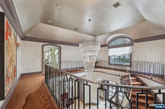 66 Hoover Drive, Cresskill, NJ 07626