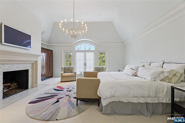 66 Hoover Drive, Cresskill, NJ 07626