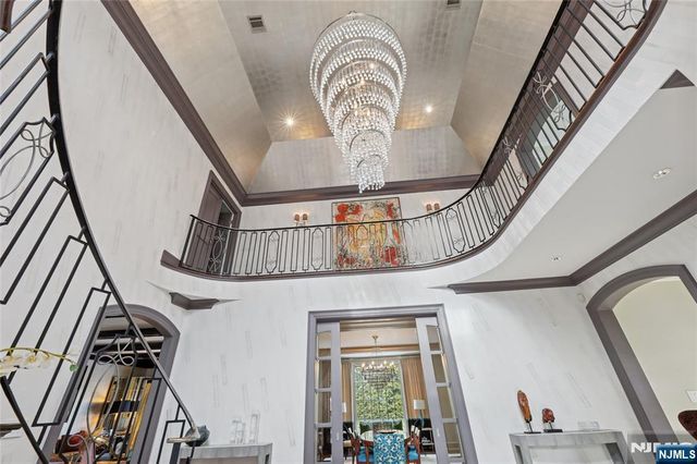 66 Hoover Drive, Cresskill, NJ 07626