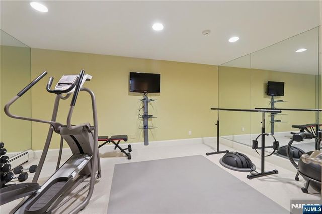 66 Hoover Drive, Cresskill, NJ 07626