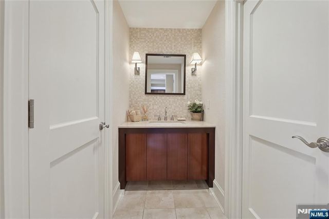 66 Hoover Drive, Cresskill, NJ 07626