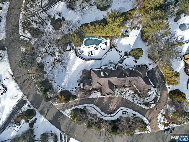 66 Hoover Drive, Cresskill, NJ 07626