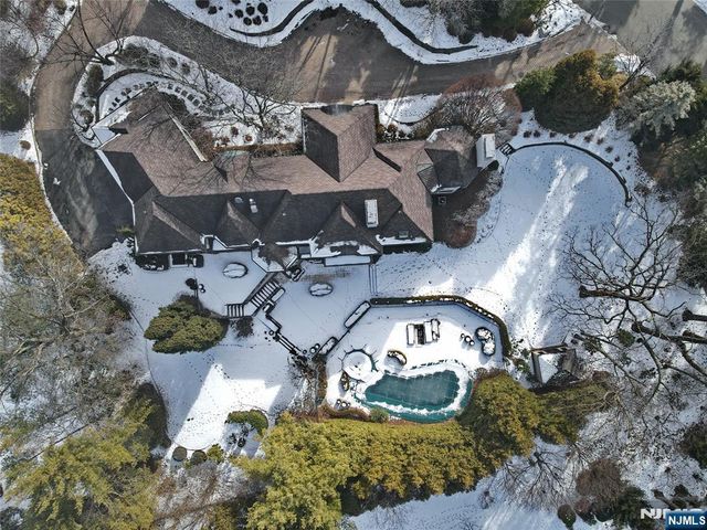 66 Hoover Drive, Cresskill, NJ 07626