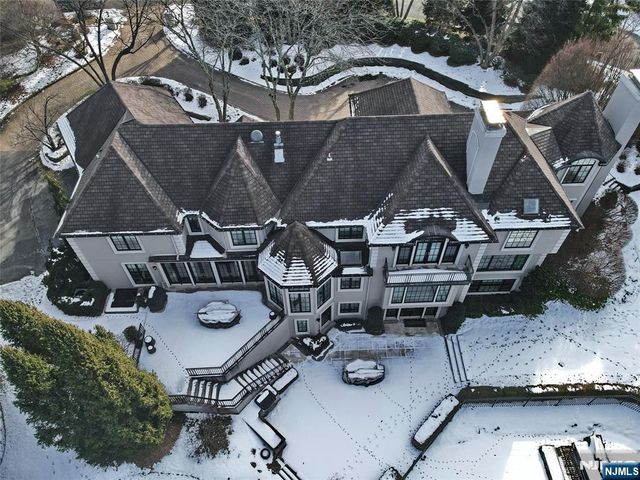 66 Hoover Drive, Cresskill, NJ 07626