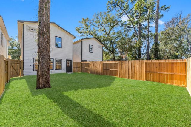 8153 Crestview Drive, Houston, TX 77028