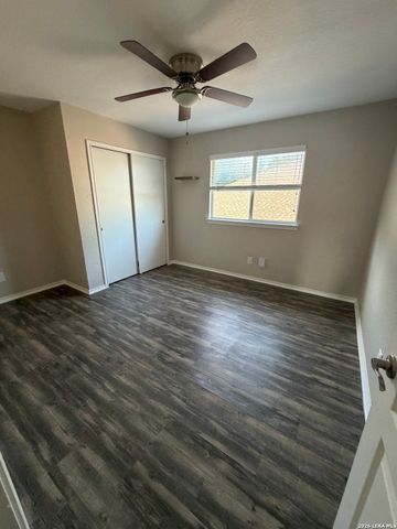 13003 LEGEND CAVE DR, San Antonio, TX 78230