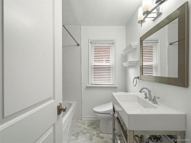 2090 Bradford Road, Birmingham, MI 48009