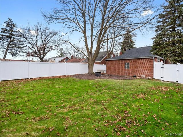 2090 Bradford Road, Birmingham, MI 48009