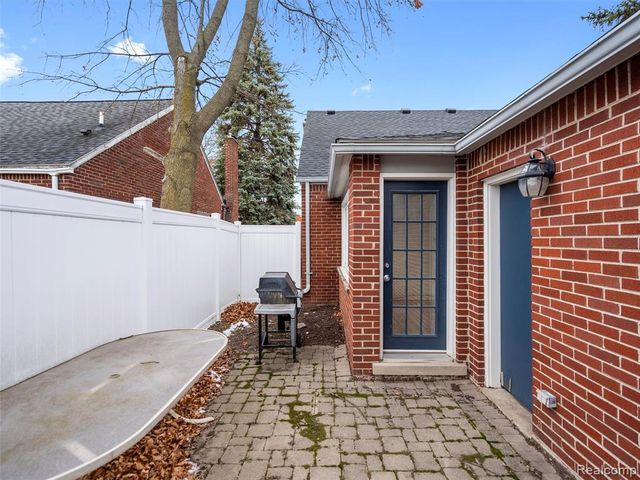 2090 Bradford Road, Birmingham, MI 48009