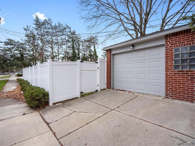 2090 Bradford Road, Birmingham, MI 48009