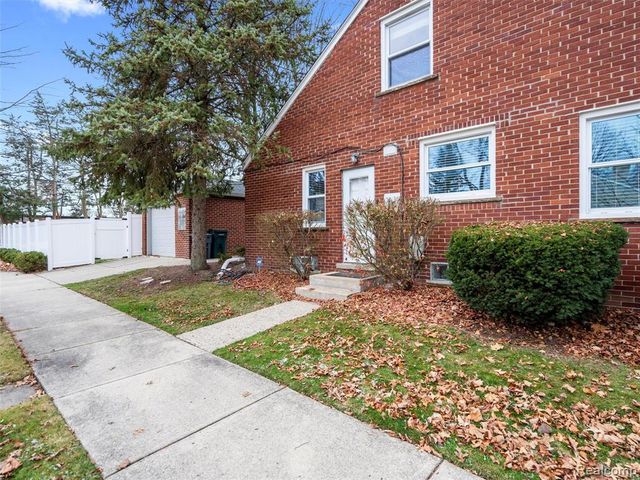 2090 Bradford Road, Birmingham, MI 48009