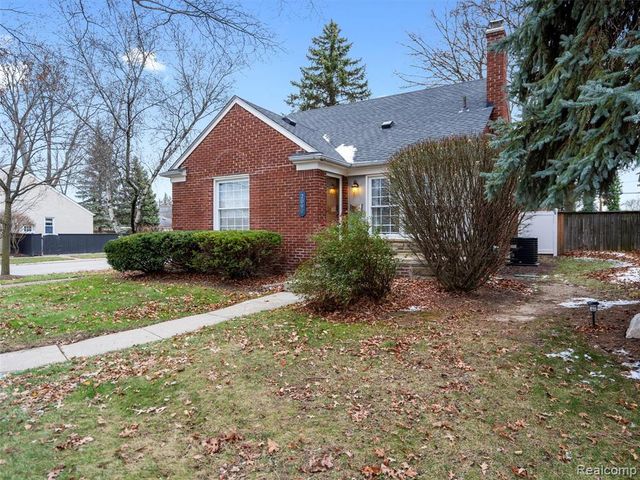 2090 Bradford Road, Birmingham, MI 48009