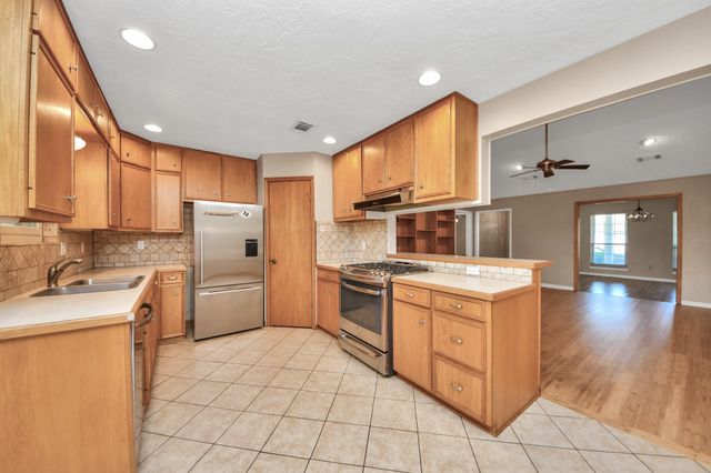 12122 Dorrance Lane, Meadows Place, TX 77477