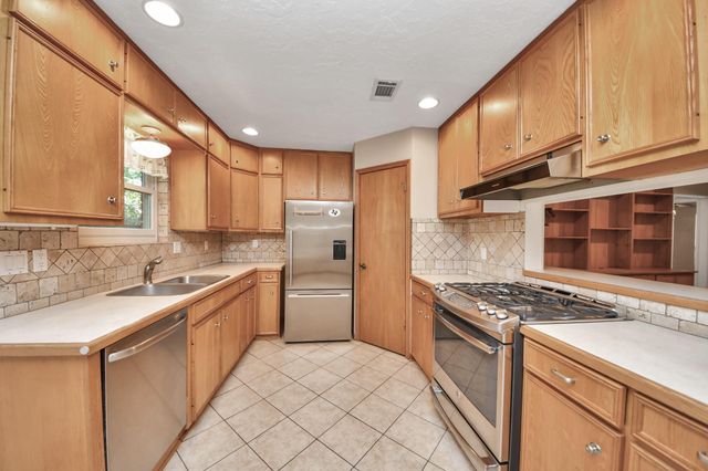 12122 Dorrance Lane, Meadows Place, TX 77477