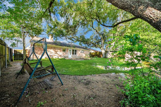 12122 Dorrance Lane, Meadows Place, TX 77477