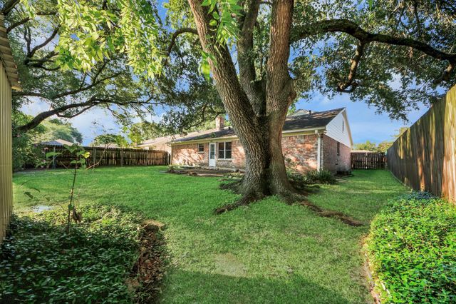 12122 Dorrance Lane, Meadows Place, TX 77477