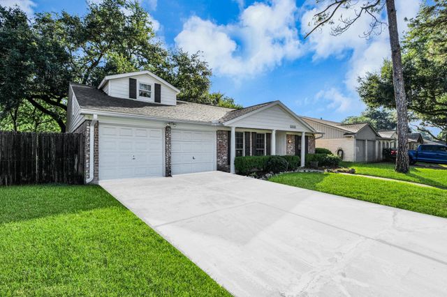 12122 Dorrance Lane, Meadows Place, TX 77477