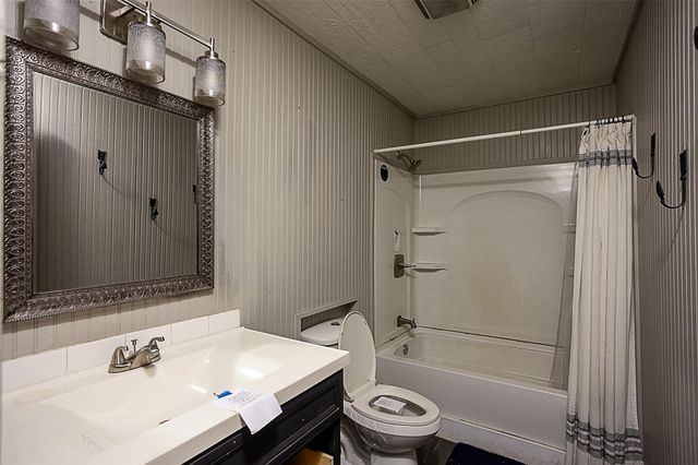 2217 2nd Street, Port Neches, TX 77651