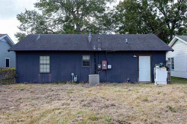 2217 2nd Street, Port Neches, TX 77651