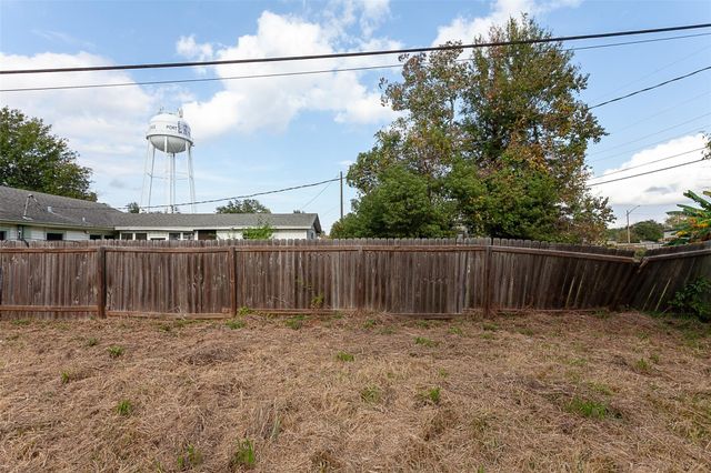 2217 2nd Street, Port Neches, TX 77651