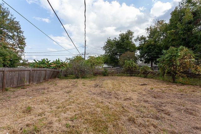 2217 2nd Street, Port Neches, TX 77651