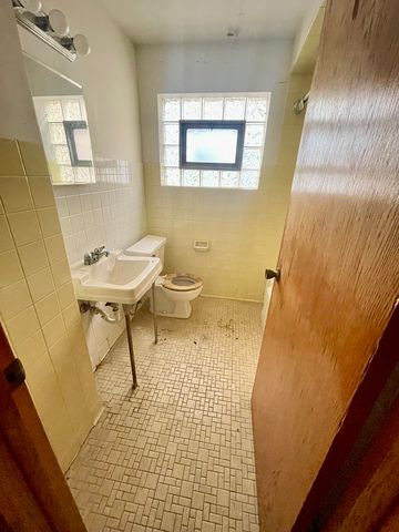 10209 S Vernon Avenue, Chicago, IL 60628