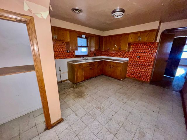 10209 S Vernon Avenue, Chicago, IL 60628