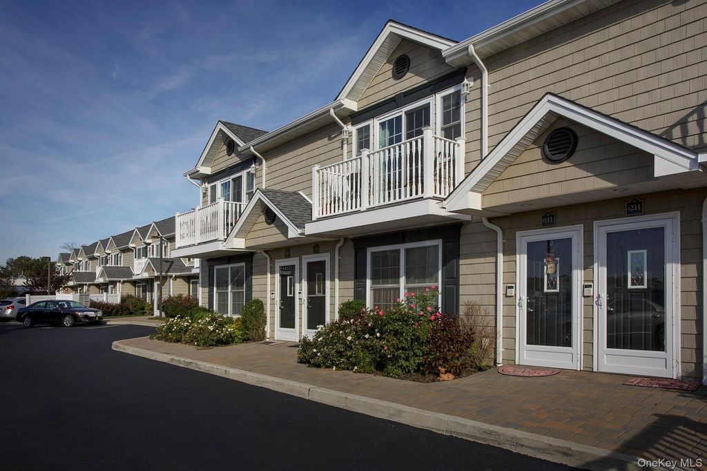 60 Front Street B208, East Rockaway, NY 11518