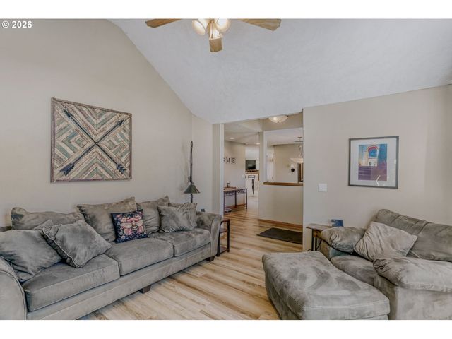 1716 Se 10TH Pl, Canby, OR 97013