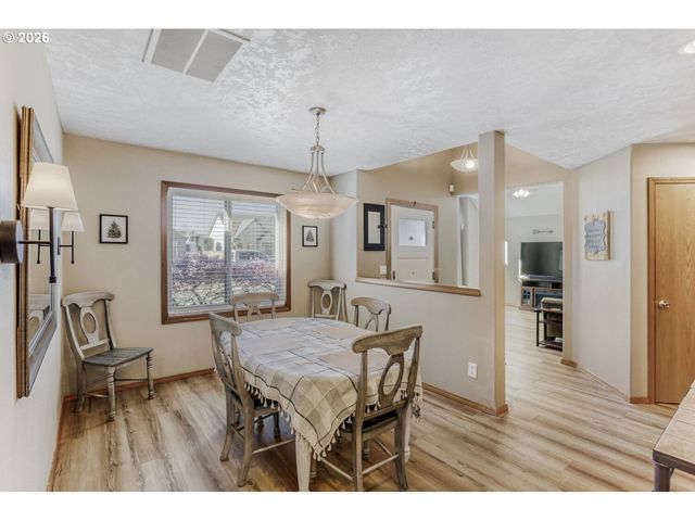 1716 Se 10TH Pl, Canby, OR 97013