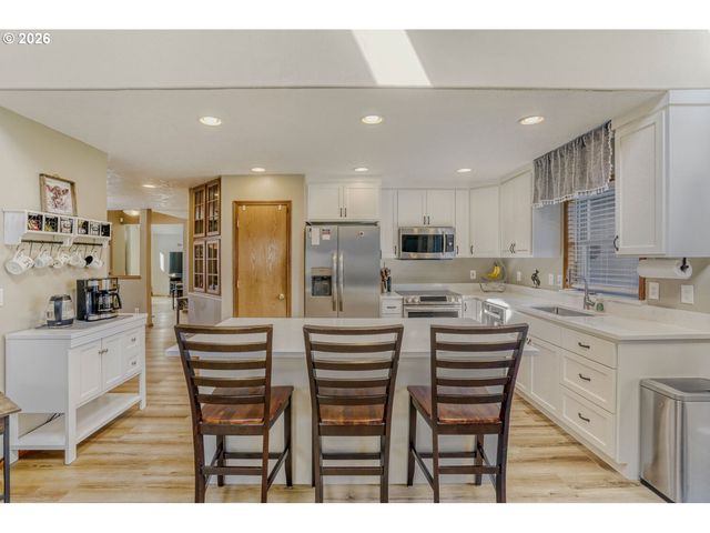 1716 Se 10TH Pl, Canby, OR 97013