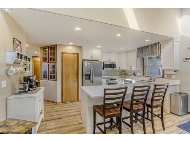 1716 Se 10TH Pl, Canby, OR 97013