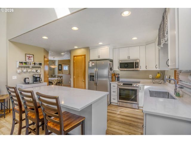 1716 Se 10TH Pl, Canby, OR 97013