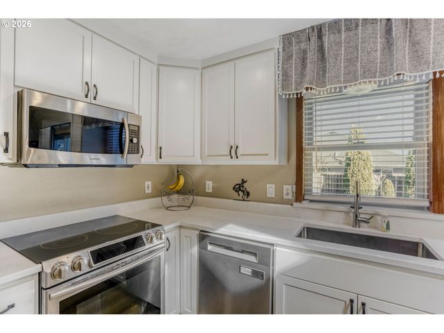 1716 Se 10TH Pl, Canby, OR 97013