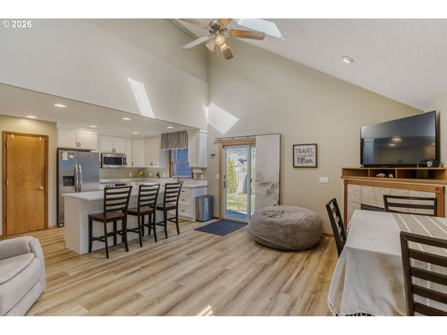 1716 Se 10TH Pl, Canby, OR 97013