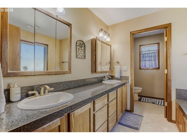 1716 Se 10TH Pl, Canby, OR 97013