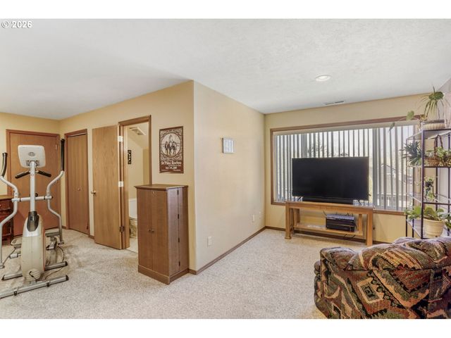 1716 Se 10TH Pl, Canby, OR 97013